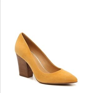 Crown Vintage Size 7 Pointed Toe Block Heel